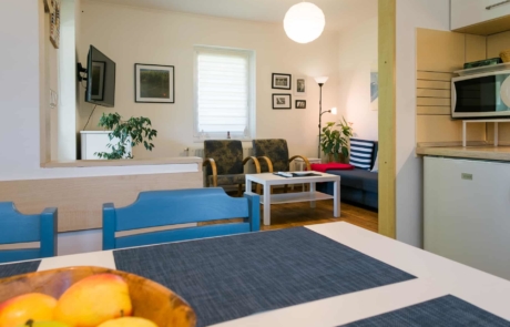 Balatoni családbarát apartmanok Keszthely - Toldi68 Apartmanház B apartman étkező-konyha-nappali.